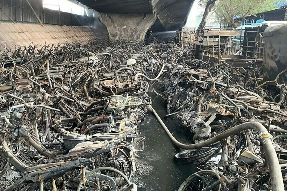 Chay bai xe o cau Vinh Tuy: So Xay dung danh gia muc do anh huong hinh anh