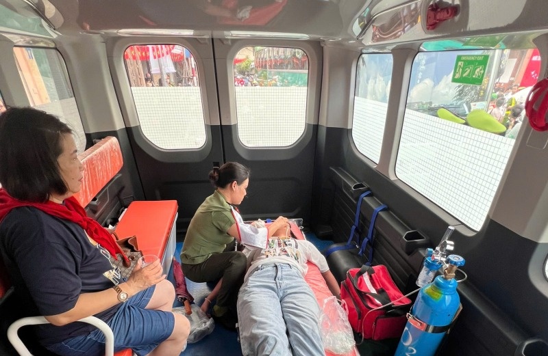 Y te CAND cap cuu hon 300 truong hop gap su co trong ngay Dai le hinh anh