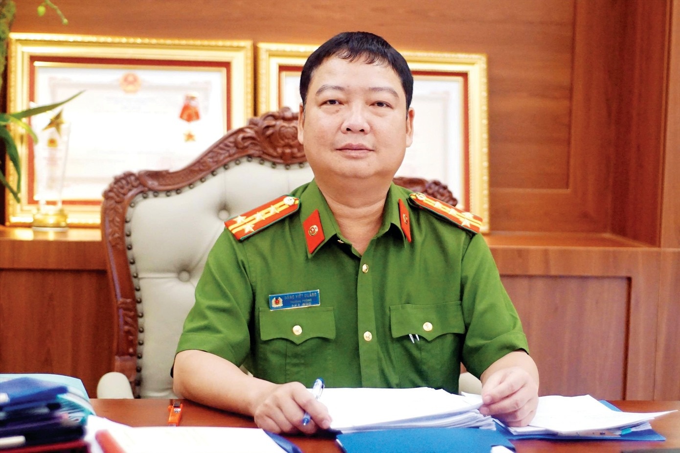 Canh sat hinh su anh 2