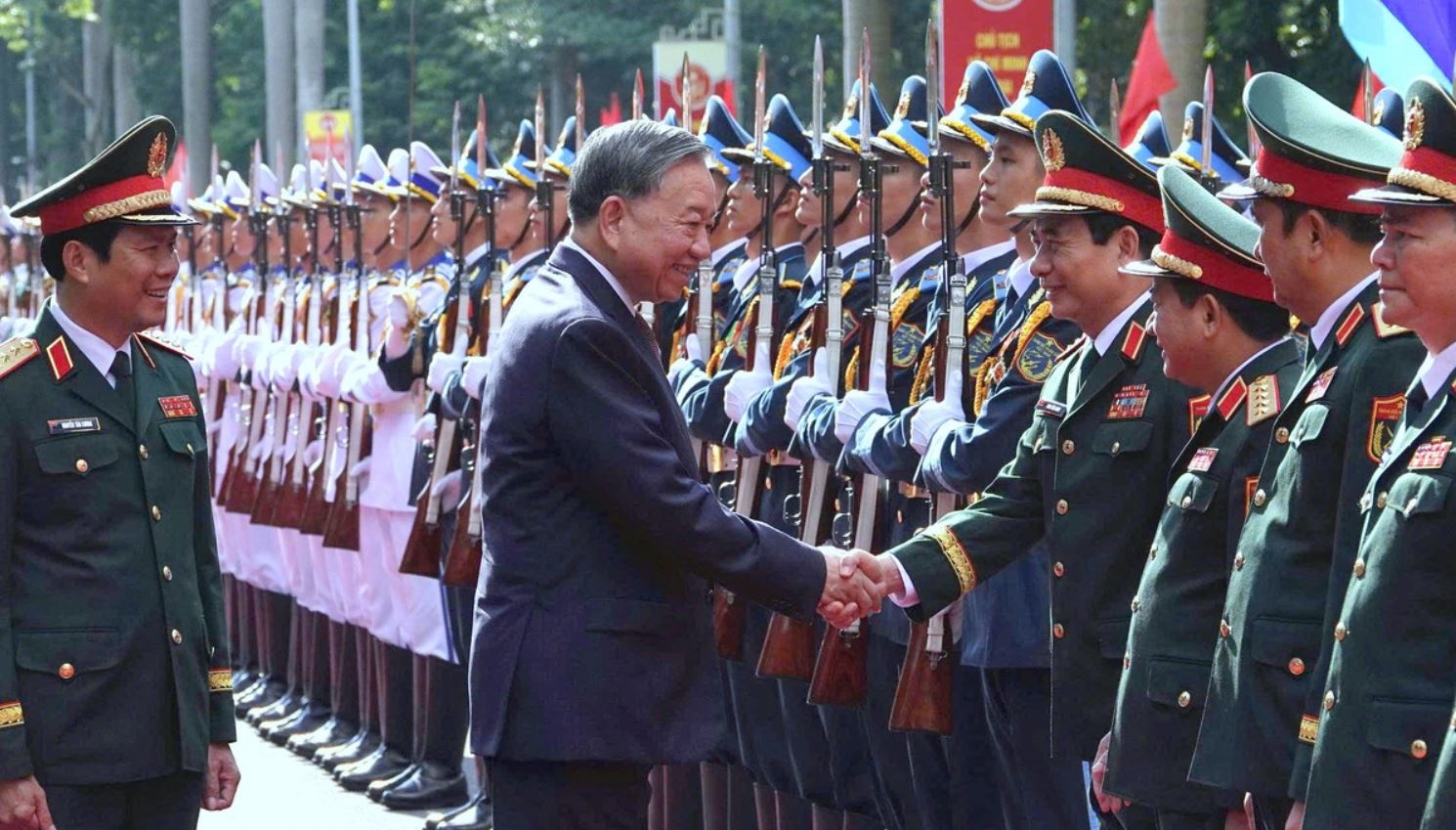 Tong Bi thu du Le ky niem 80 nam Ngay truyen thong Bo Tong tham muu hinh anh