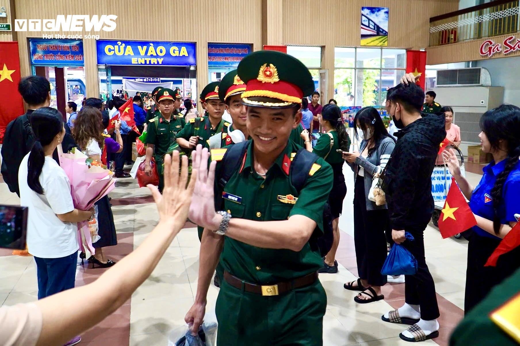 Dieu binh tro ve TP.HCM anh 12