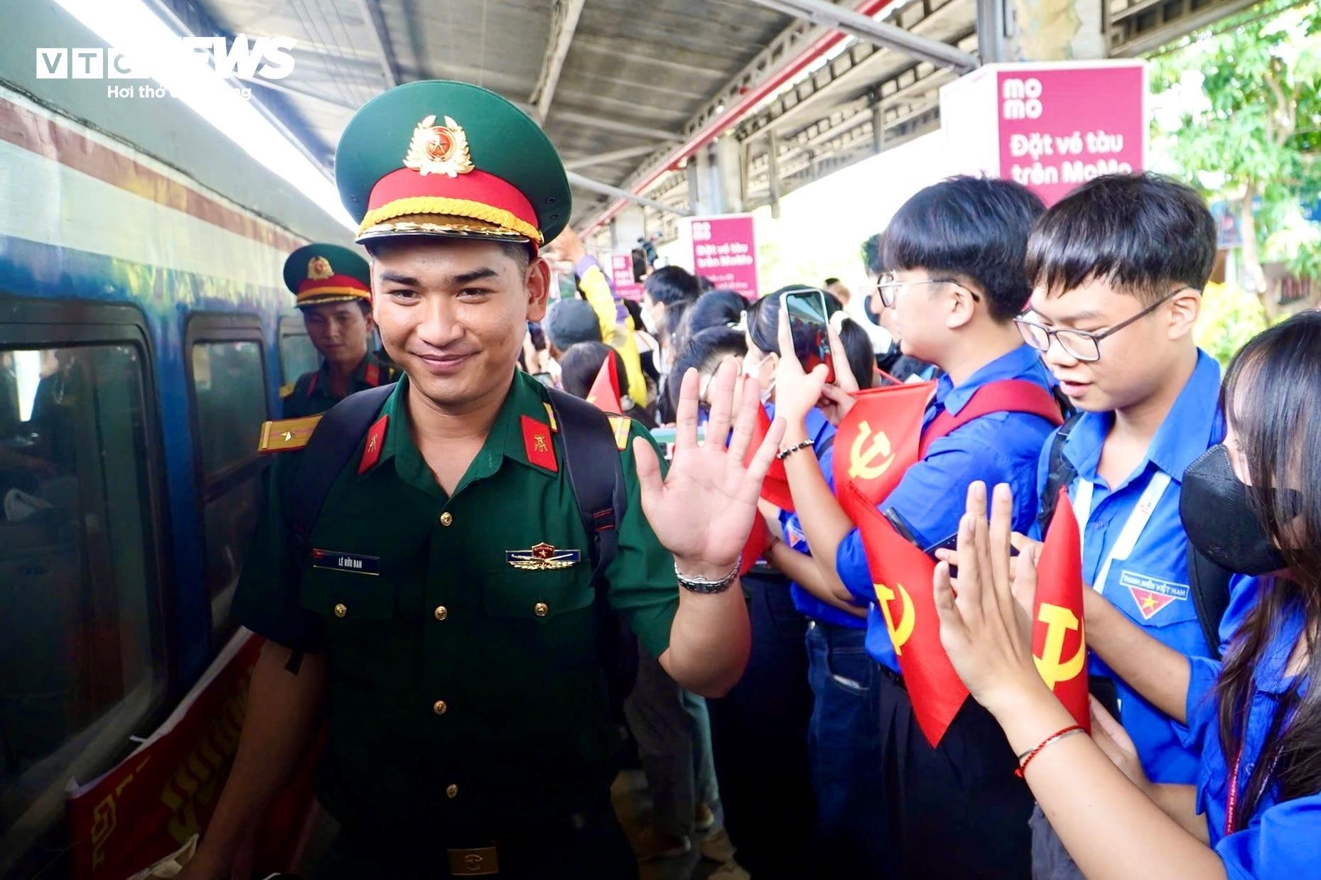 Dieu binh tro ve TP.HCM anh 4