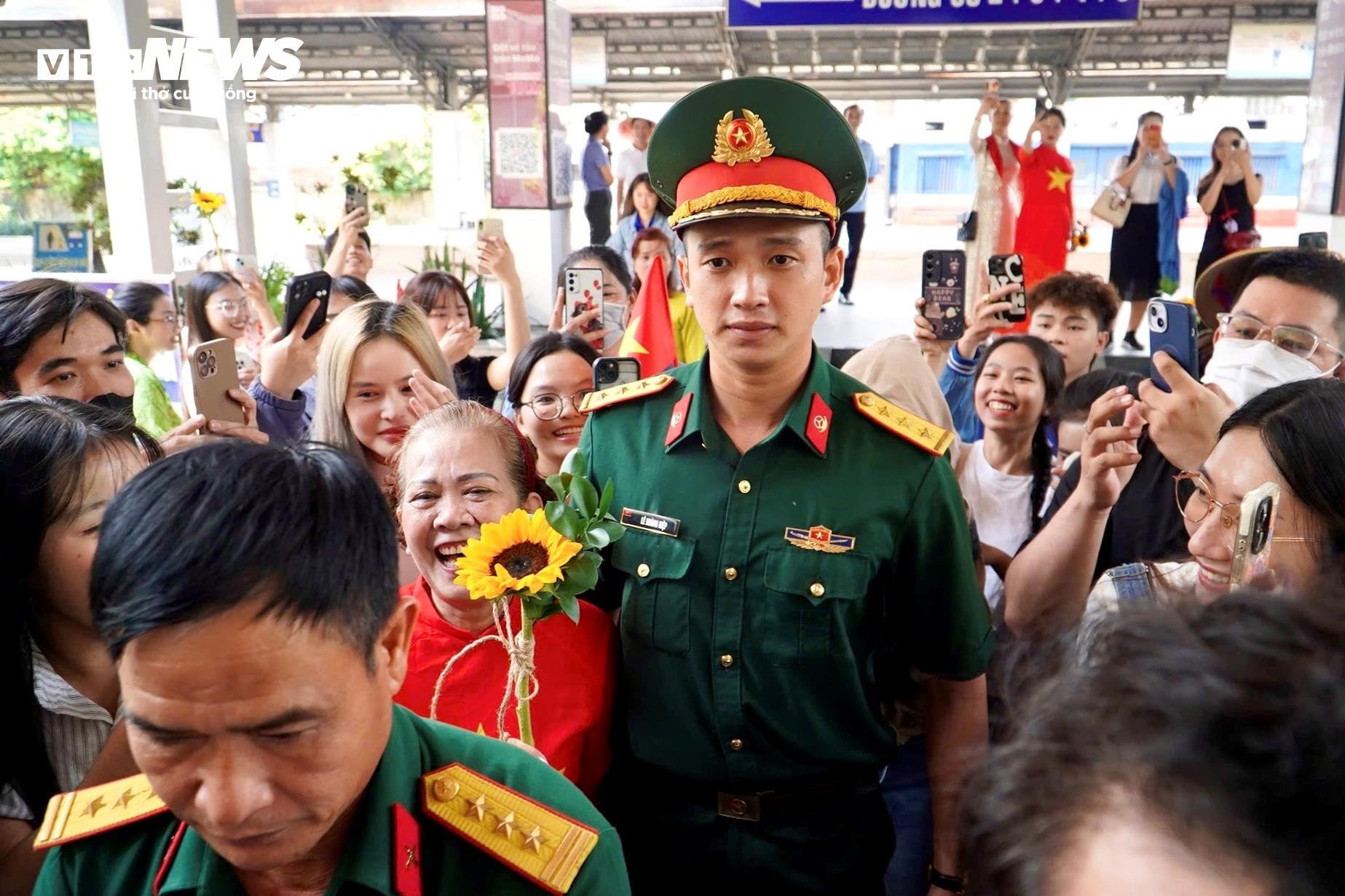 Dieu binh tro ve TP.HCM anh 7