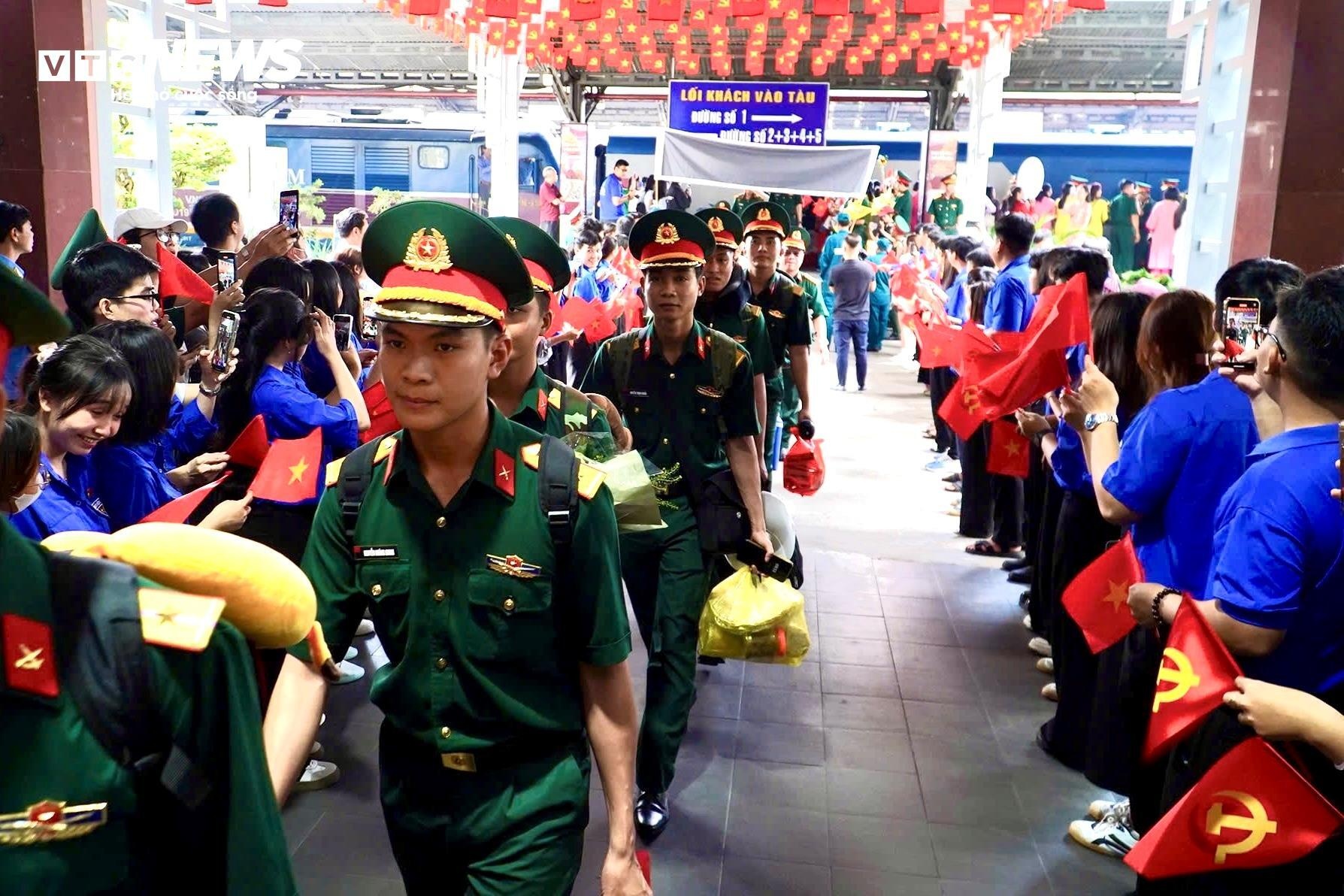 Dieu binh tro ve TP.HCM anh 9