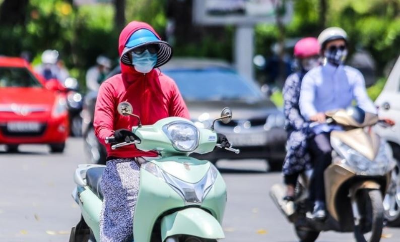 Mien Bac tiep tuc oi nong truoc khi don mua bao hinh anh