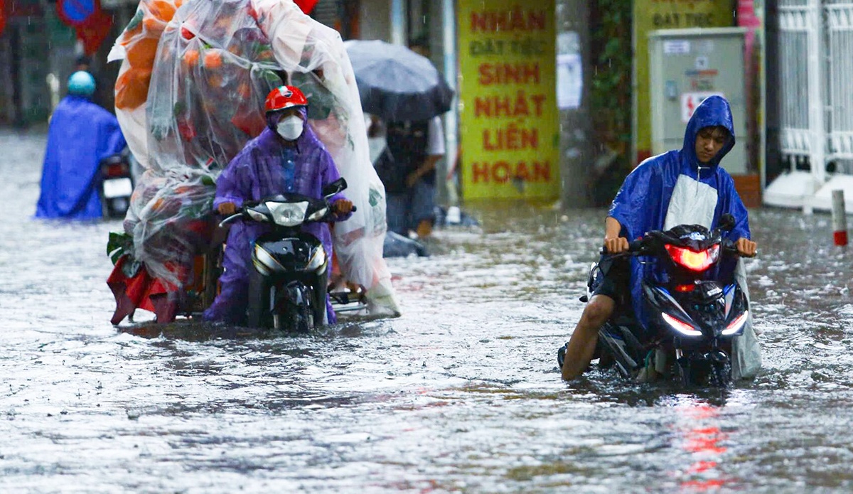 Bao so 7 Tapah manh them, tuan toi mien Bac mua xoi xa keo dai 3 ngay hinh anh