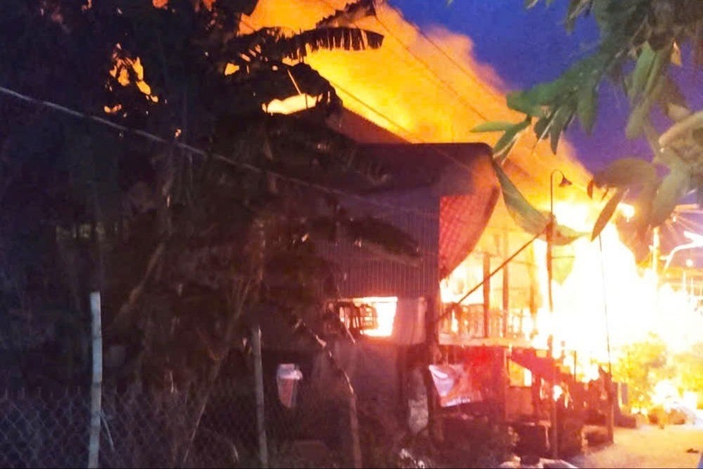 Thap nhang gay chay 4 can nha o An Giang hinh anh