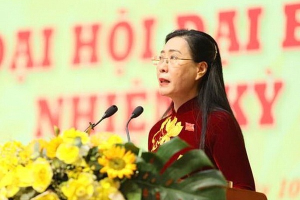Ba Bui Thi Quynh Van lam Bi thu Tinh uy Quang Ngai hinh anh