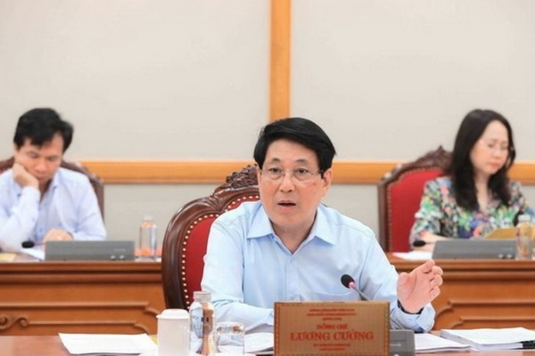 Bo Chinh tri cho y kien ve phuong an nhan su dai hoi 6 tinh hinh anh