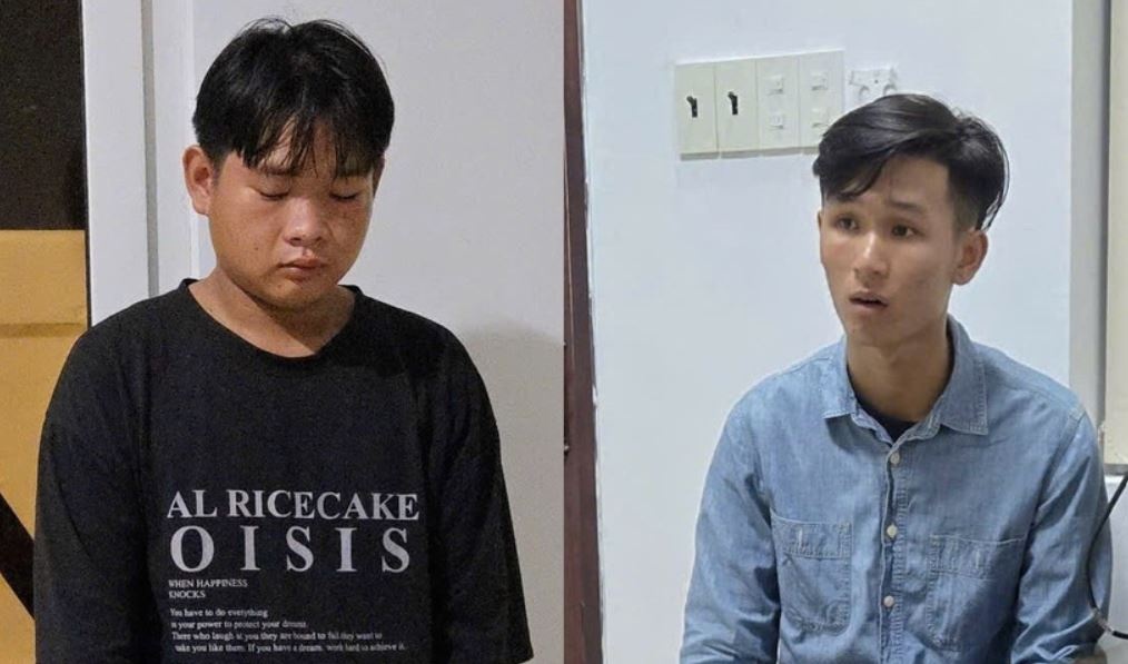 Bat hai doi tuong cuop giat lam cap vo chong nga xe trong thuong hinh anh