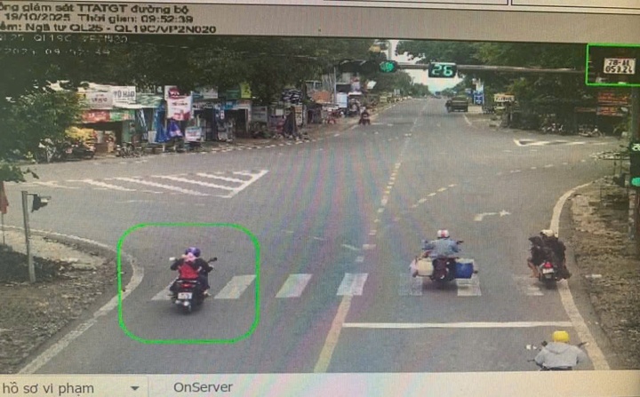 Nguoi phu nu o Dak Lak vi pham giao thong 7 lan trong mot tuan hinh anh