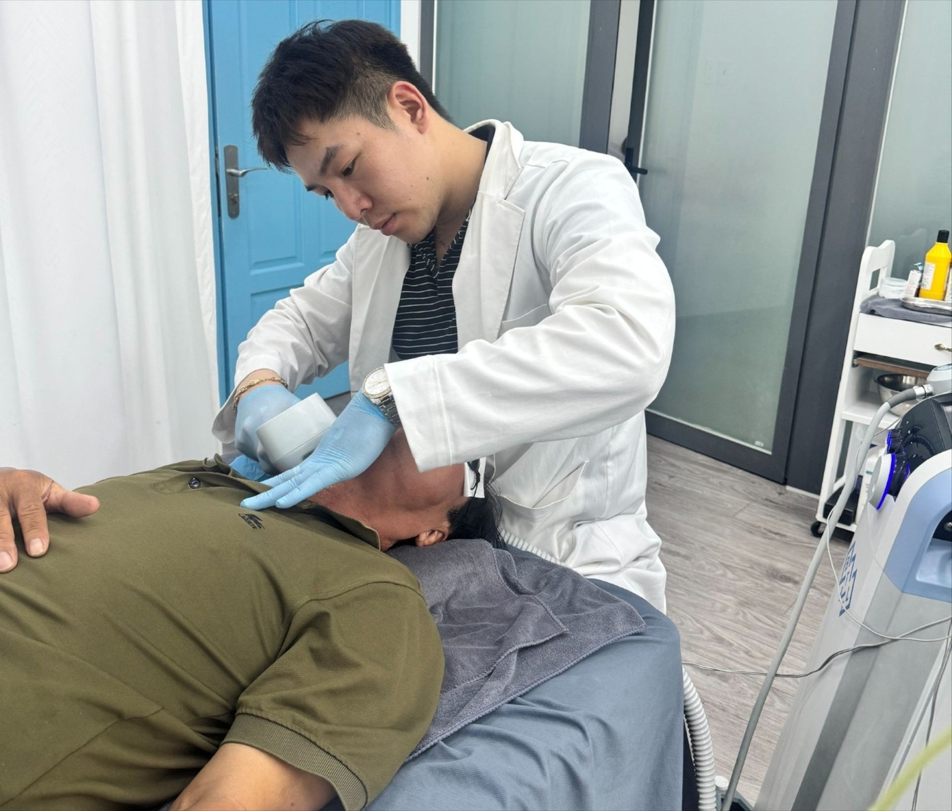 Bác sĩ dỏm 17 tỷ ảnh 3 Bac si dom 17 ty anh 3