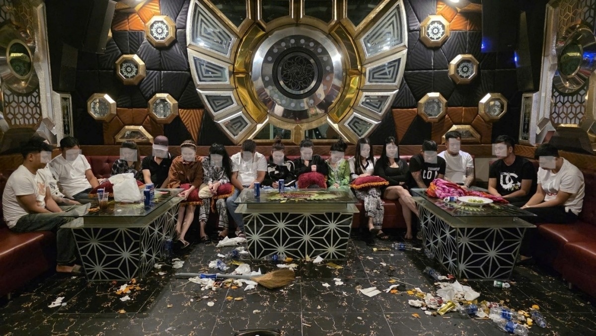 Phat hien nhom 'bay lac' trong quan karaoke o An Giang hinh anh