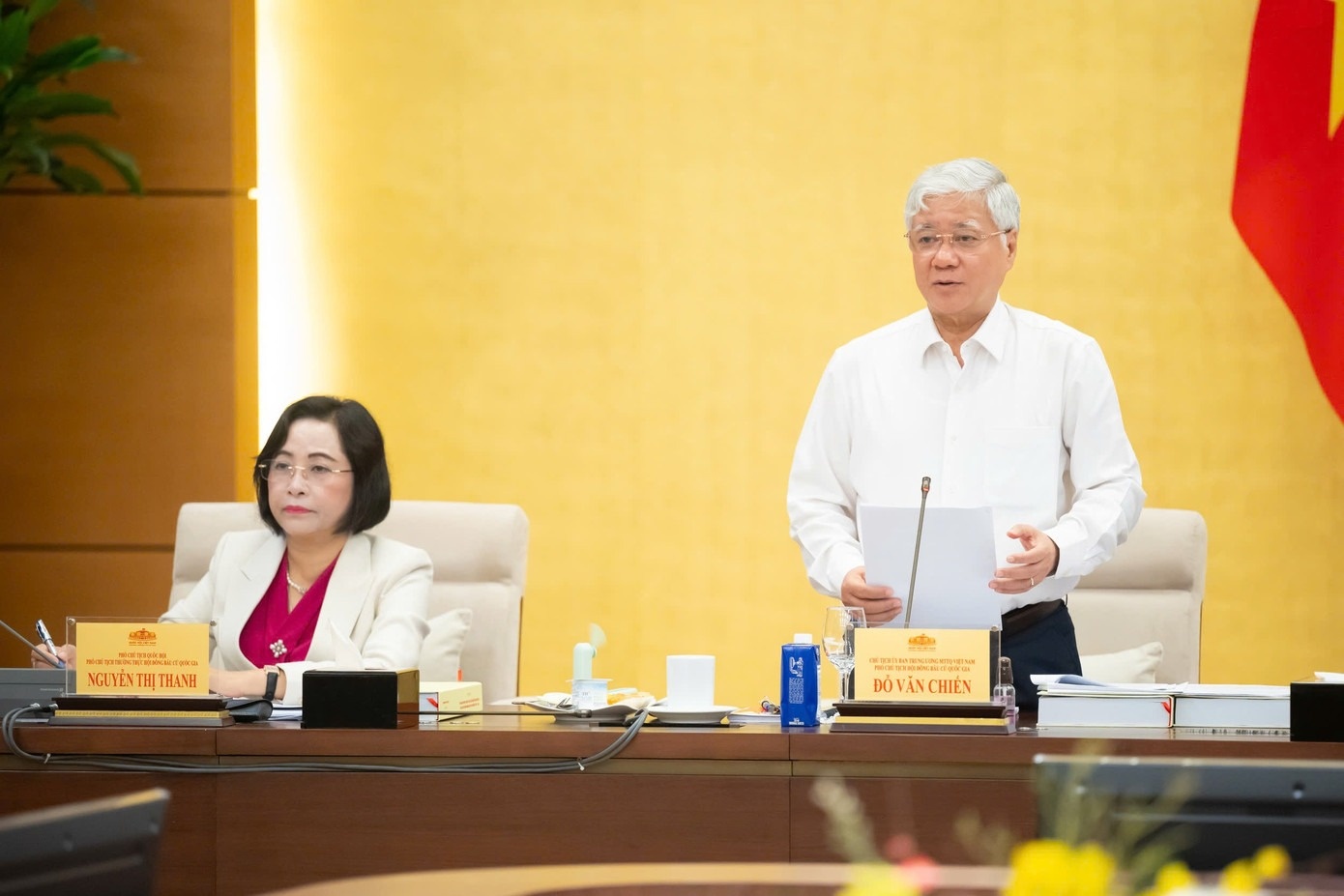 Dai bieu Quoc hoi anh 2