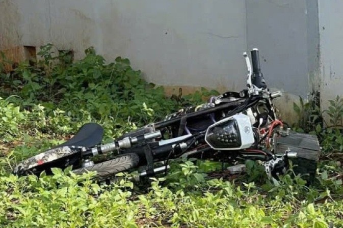 Ket tay ga xe dap dien, nam sinh lop 11 tu vong trong truong hoc hinh anh