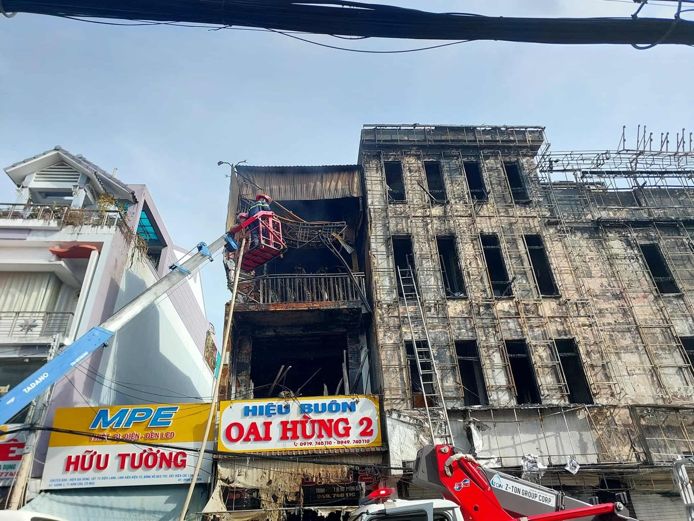 Chay chi nhanh ngan hang va tiem tap hoa o Ca Mau hinh anh