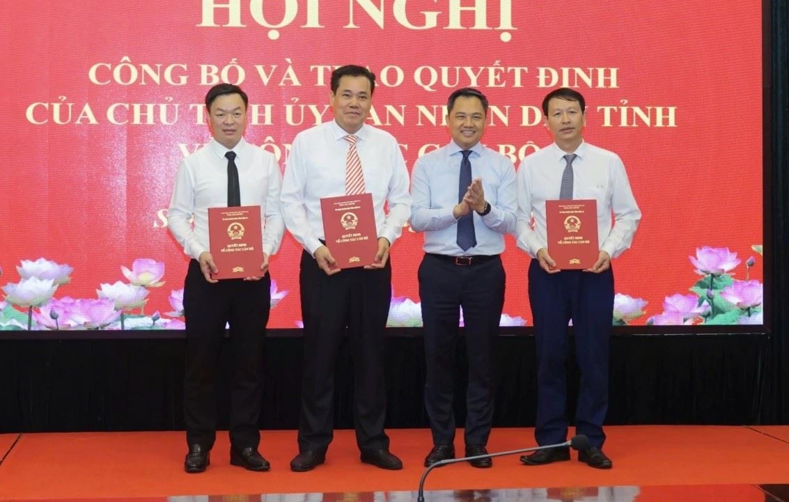 Dieu dong, bo nhiem nhieu can bo chu chot o 4 tinh, thanh hinh anh