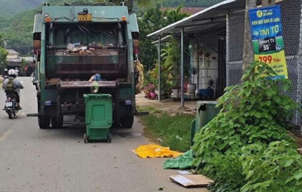 Tre so sinh tu vong trong thung rac o Quang Ngai hinh anh