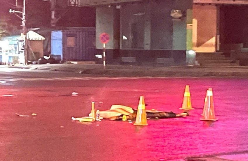 Nguoi dan ong tu vong duoi banh xe tai o TP.HCM hinh anh