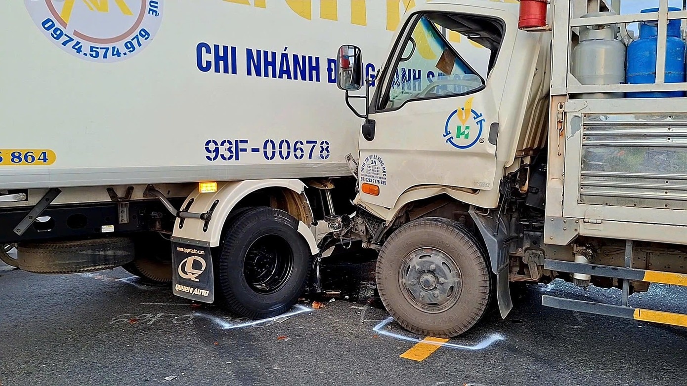 xe tải đâm nhau ảnh 1 xe tai dam nhau anh 1