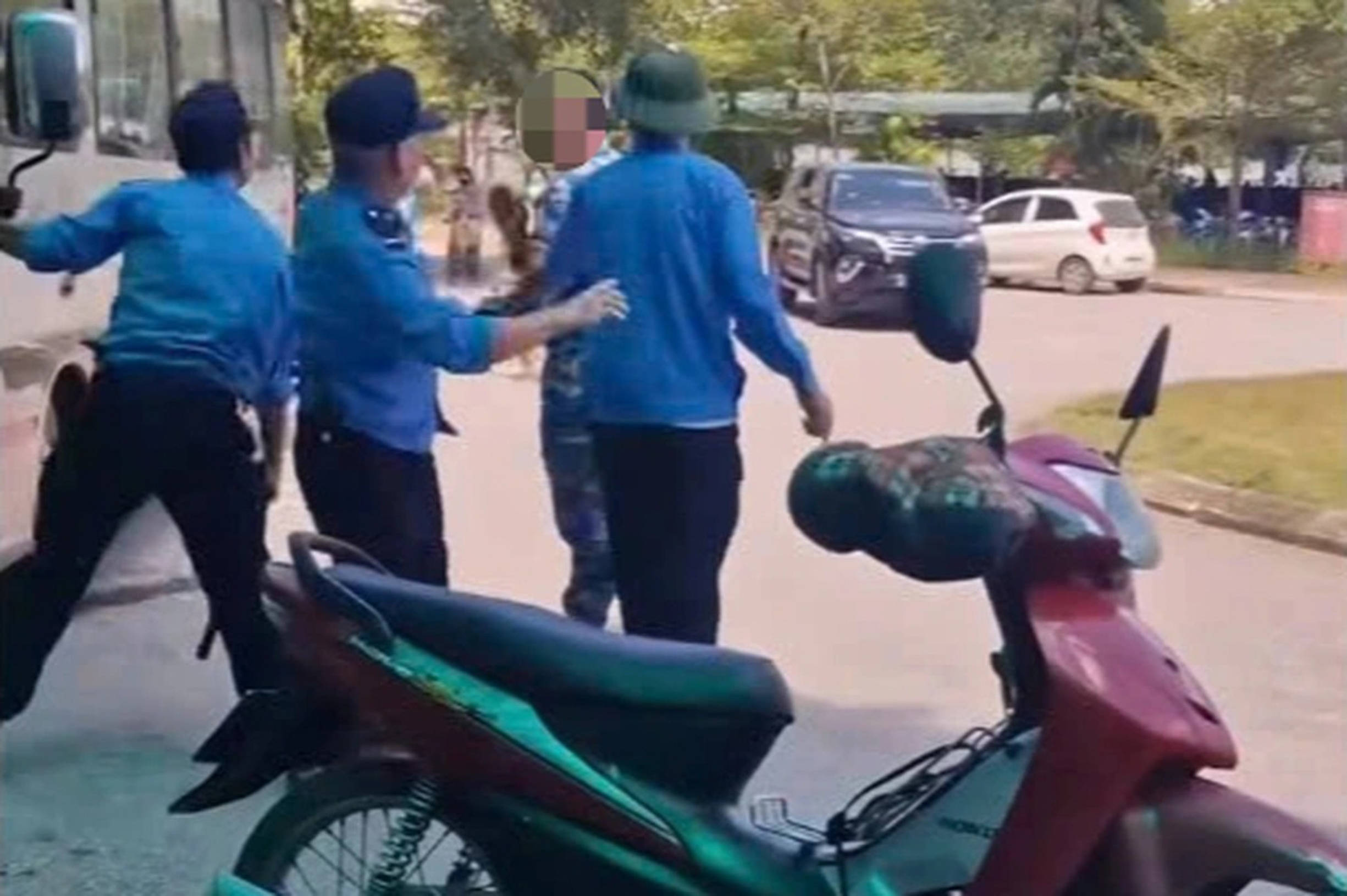 khoi to ba bao ve anh 2