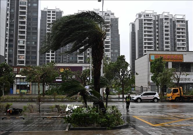 Trung Quoc ban hanh canh bao Do ve bao Matmo hinh anh