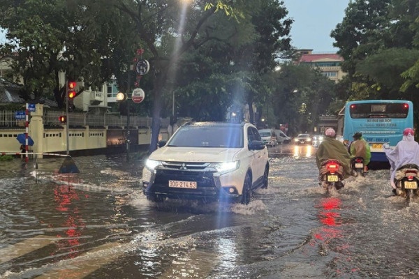 Thoi tiet ngay 14/9: Cao nguyen Trung Bo va Nam Bo mua lon hinh anh