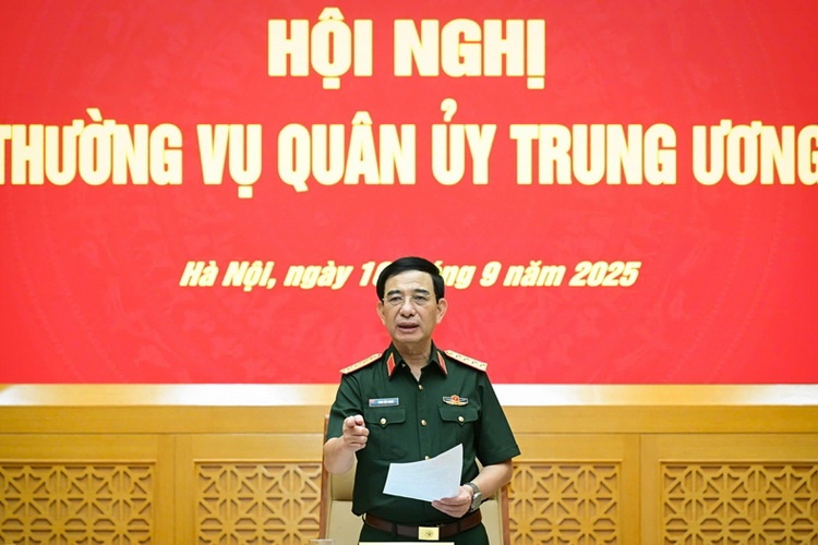 Dai tuong Phan Van Giang chu tri Hoi nghi Thuong vu Quan uy Trung uong hinh anh