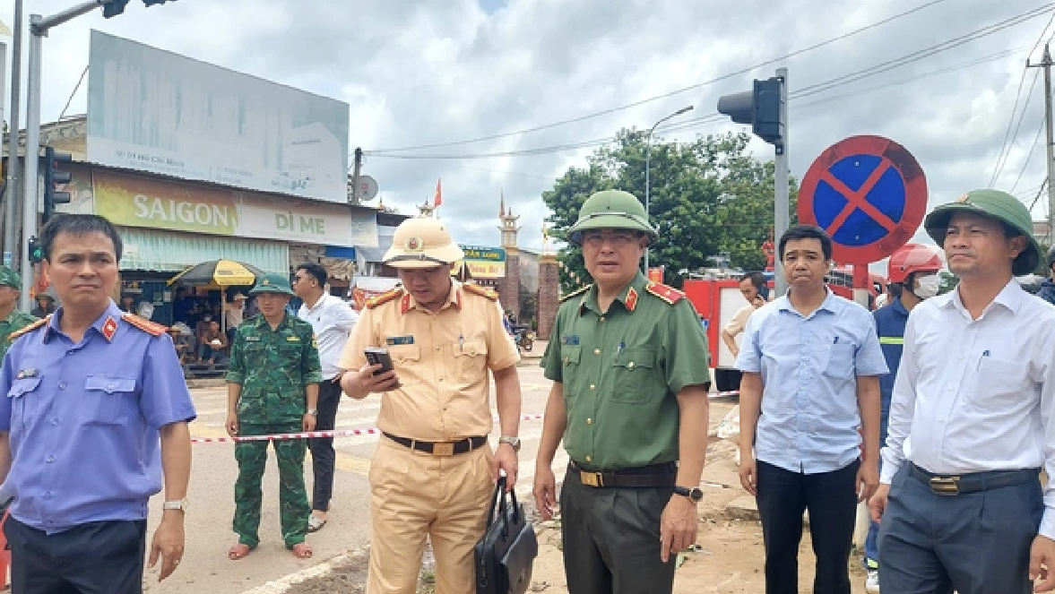 Xe tai dam cho chuoi anh 2