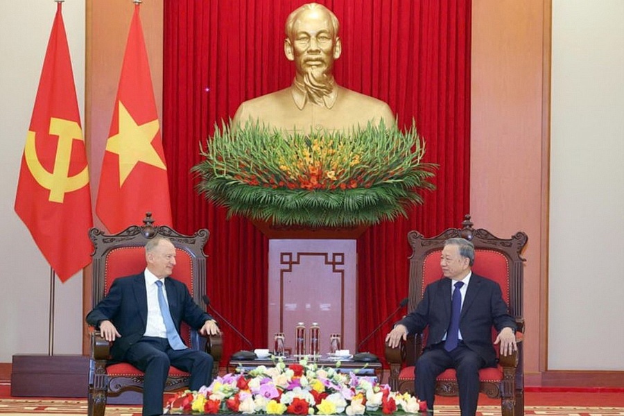 Tong Bi thu To Lam tiep Tro ly Tong thong Nga hinh anh