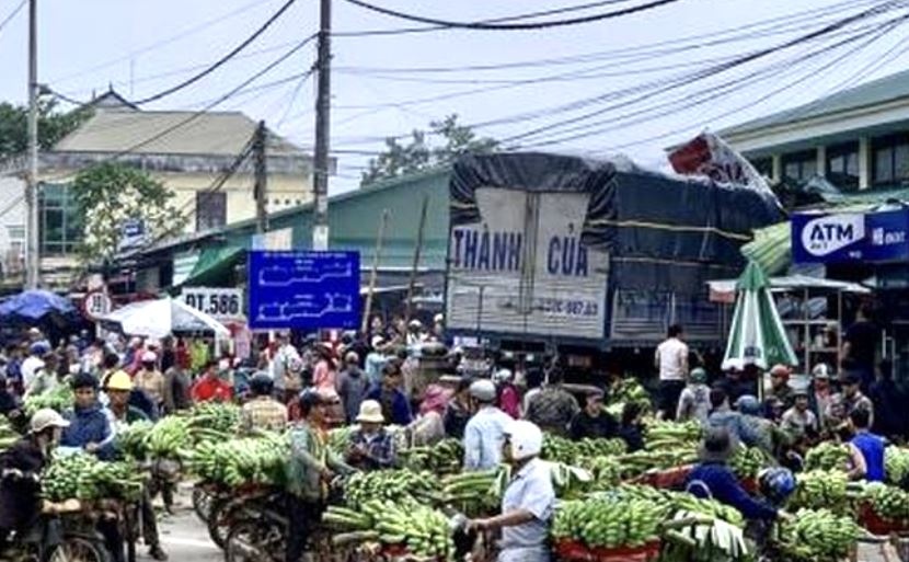 Nguyen nhan ban dau vu xe tai lao vao cho chuoi lam 3 nguoi tu vong hinh anh