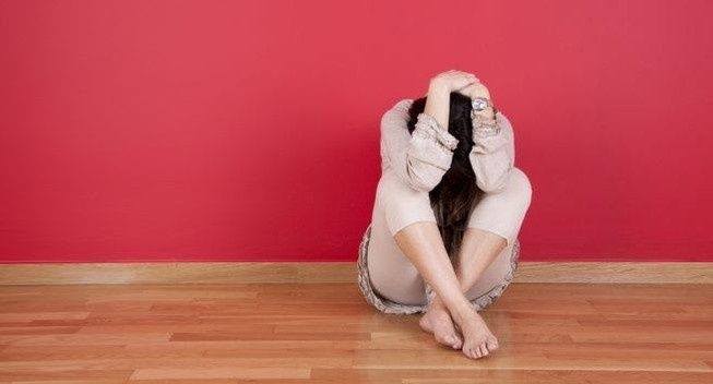 Be gai 15 tuoi o Lam Dong cau cuu Tong dai 111 vi bi bo me bao hanh hinh anh