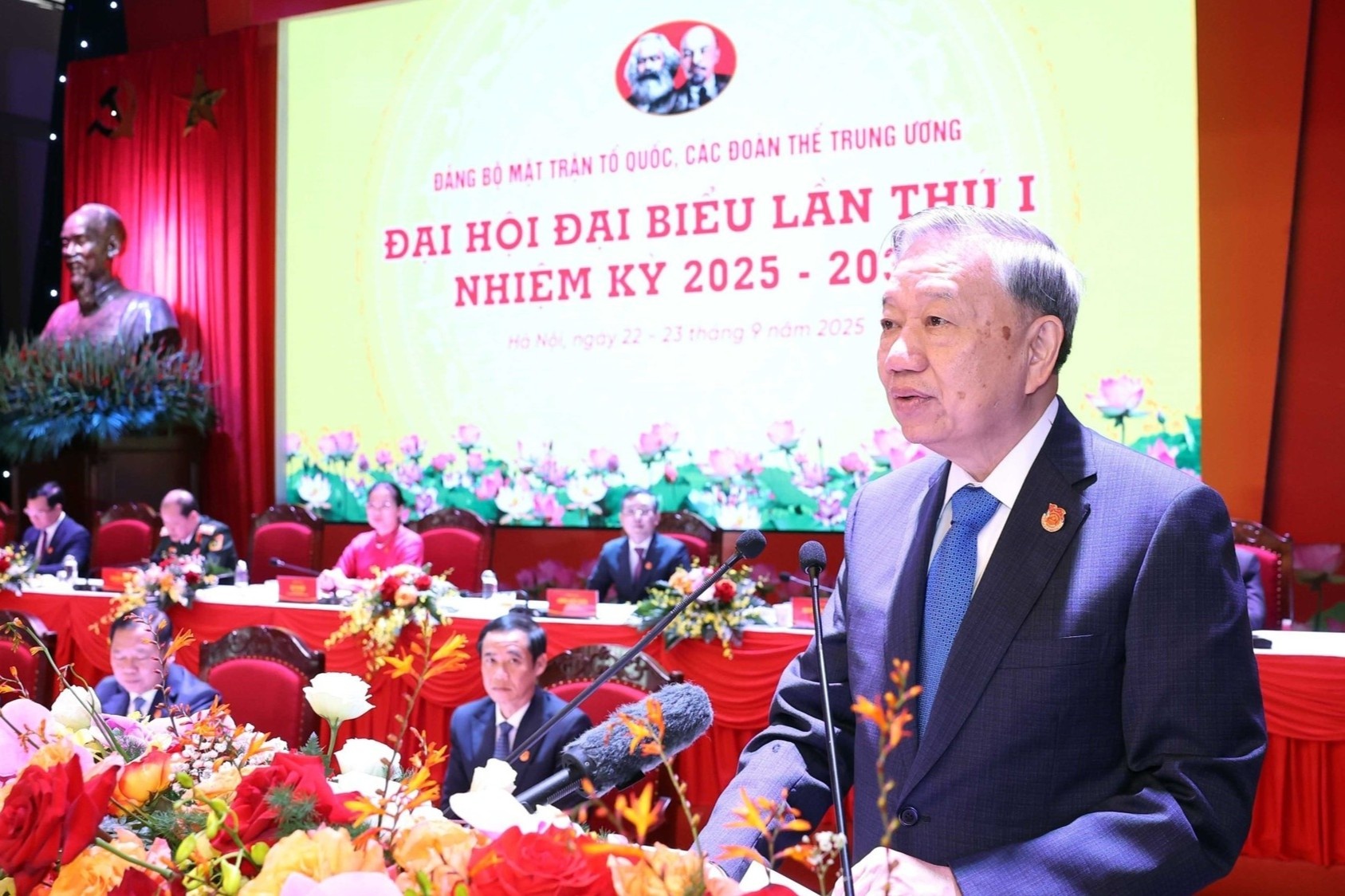 Tong Bi thu: Lam viec, hanh dong nhieu hon; it khau hieu hon hinh anh