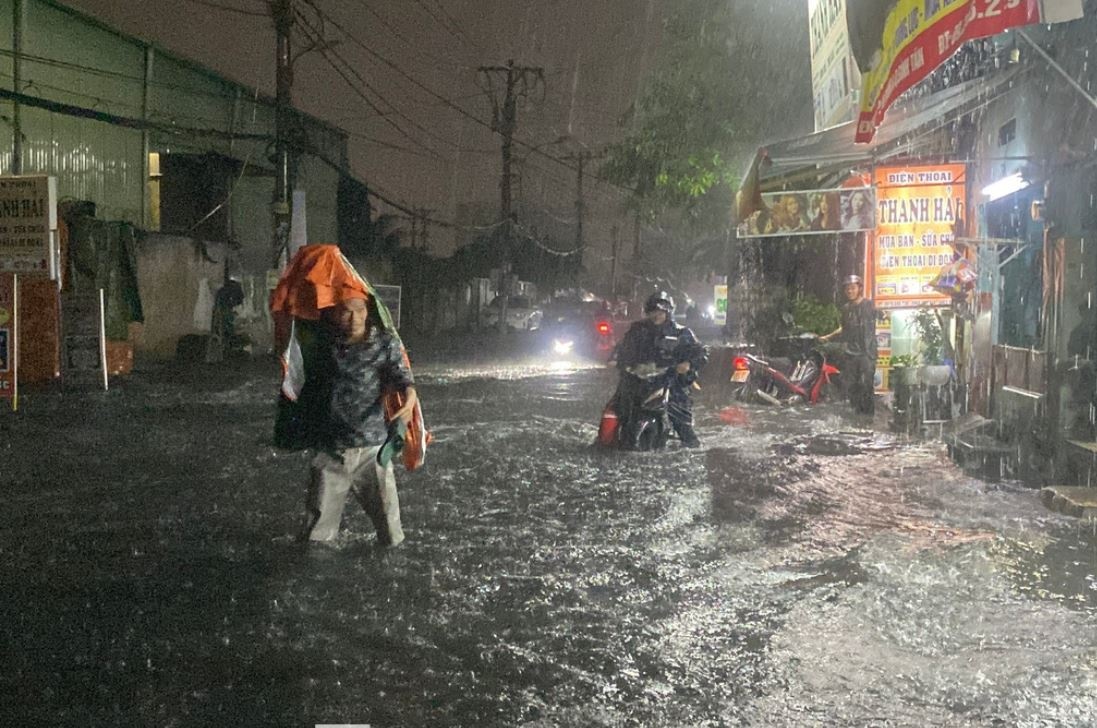 TP.HCM nhieu mua trong nhung ngay cuoi tuan hinh anh