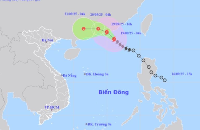 Bao so 8 cach Hong Kong (Trung Quoc) khoang 240 km hinh anh