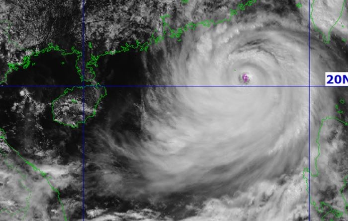 Sieu bao Ragasa co the giam 4-5 cap khi vao vinh Bac Bo hinh anh