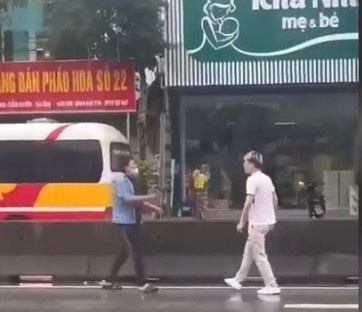 Tai xe danh khach anh 1