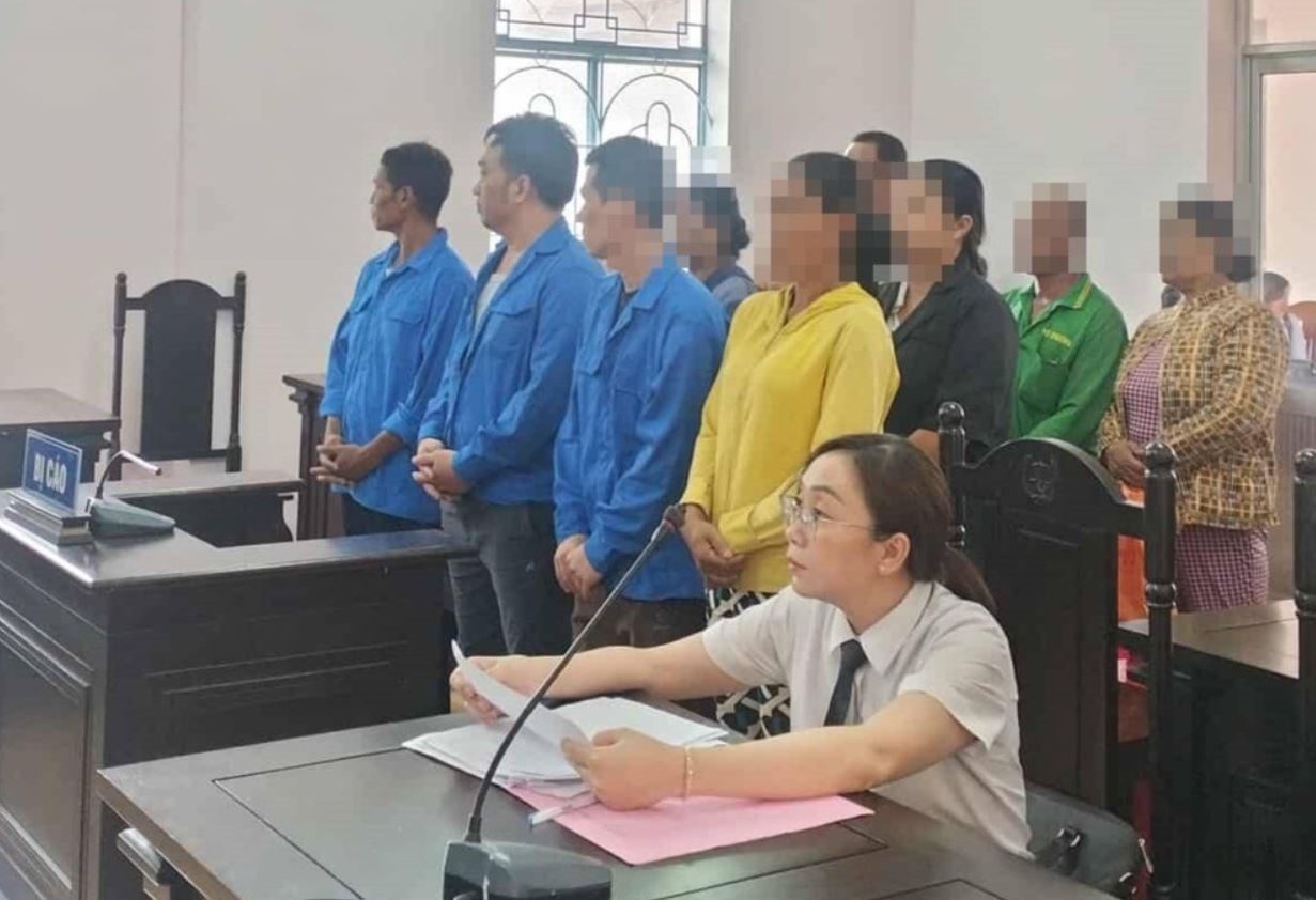 Me va nguoi than lua ban con gai ra nuoc ngoai lam vo hinh anh