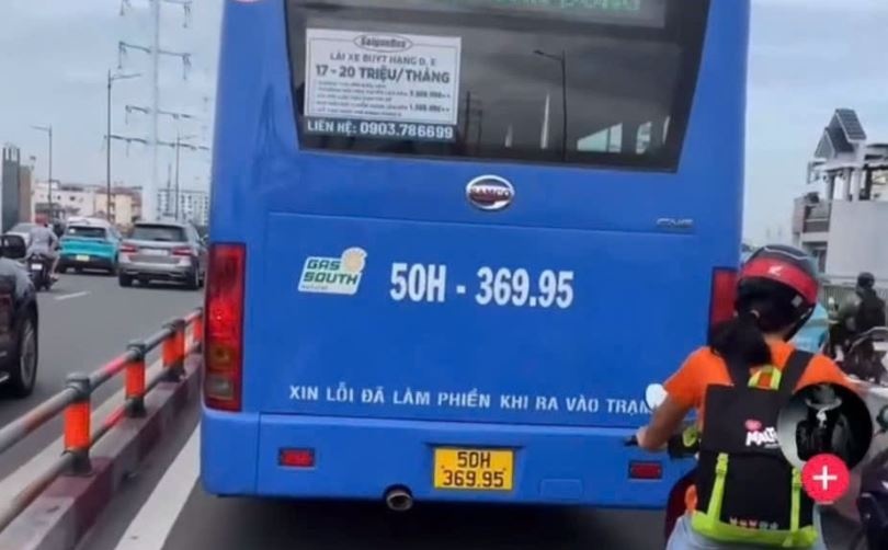 Chay xe buyt vao duong cam bi nguoi dan quay clip o TP.HCM hinh anh