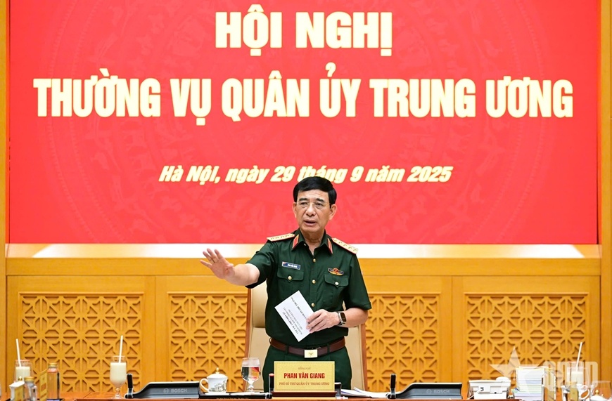 Quan uy Trung uong anh 1