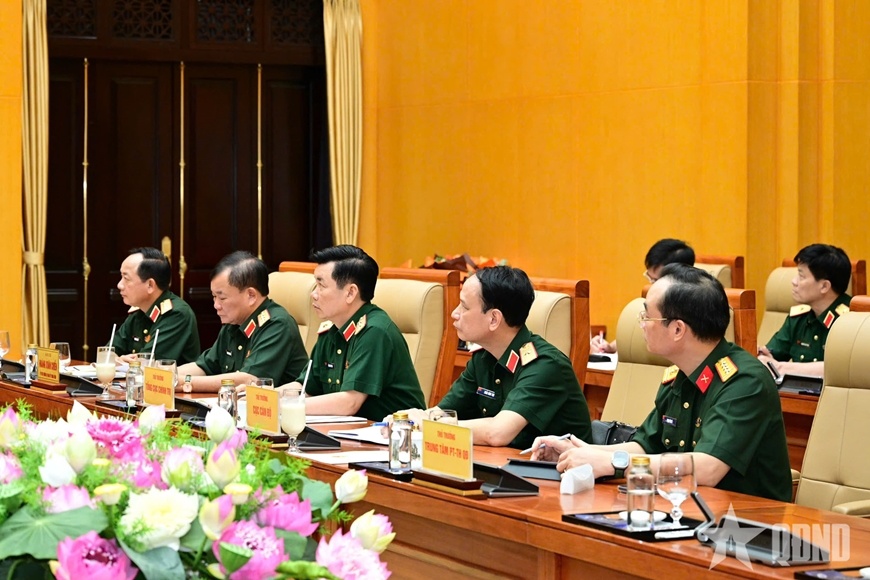 Quan uy Trung uong anh 2