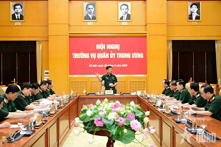 Quan uy Trung uong anh 4