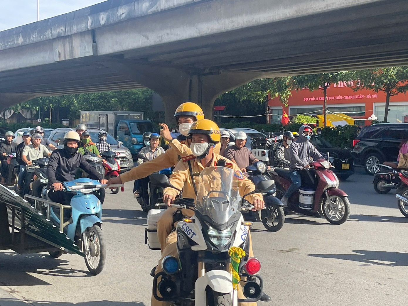 Xe may cho ton anh 1