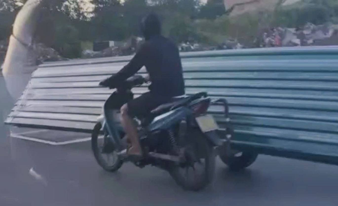 Dan quay video phan anh toi Cuc truong CSGT de xu phat xe may cho ton hinh anh