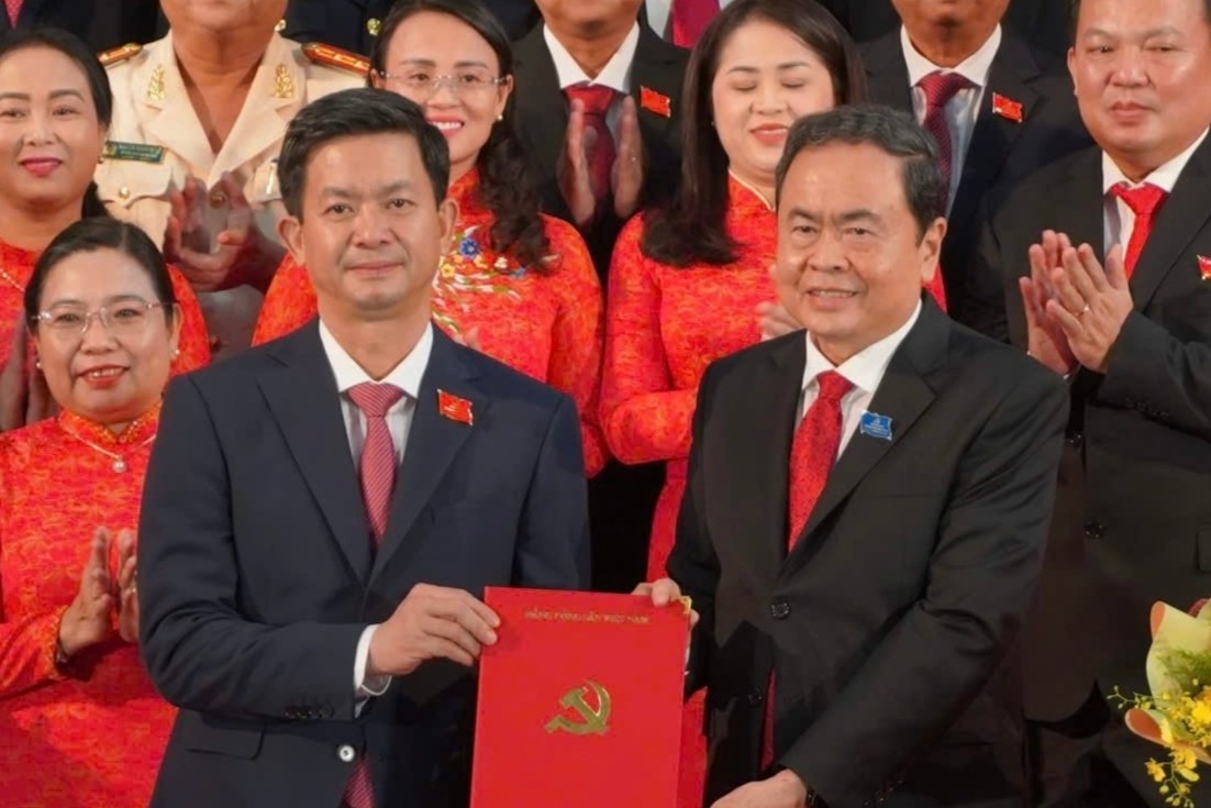 Tong Thu ky Quoc hoi Le Quang Tung lam Bi thu Thanh uy Can Tho hinh anh