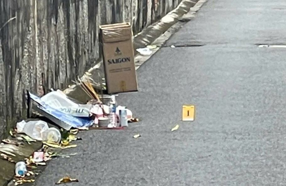 Phat hien thi the tre so sinh trong thung carton o TP.HCM hinh anh