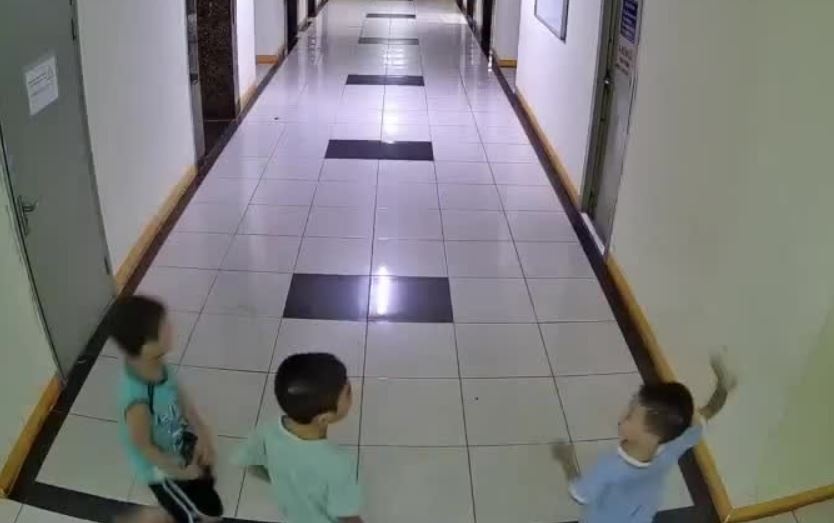 Vu chau be nem dep gay hong thang may: Trach nhiem boi thuong ra sao? hinh anh