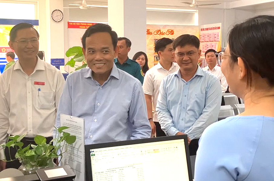 Bi thu TP.HCM khao sat tai phuong dong dan nhat thanh pho hinh anh