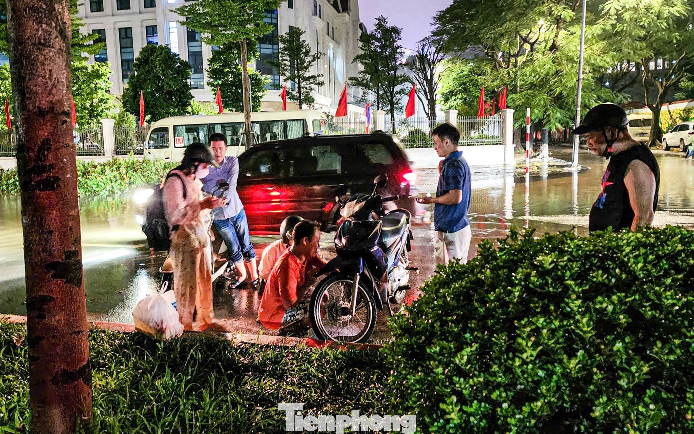 Ha Noi ngap bao Bualoi anh 12