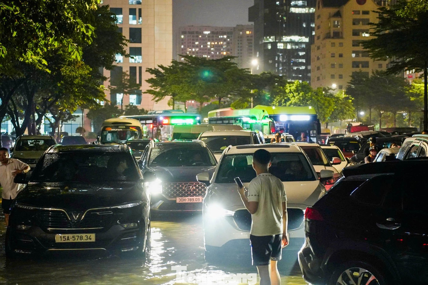 Ha Noi ngap bao Bualoi anh 13